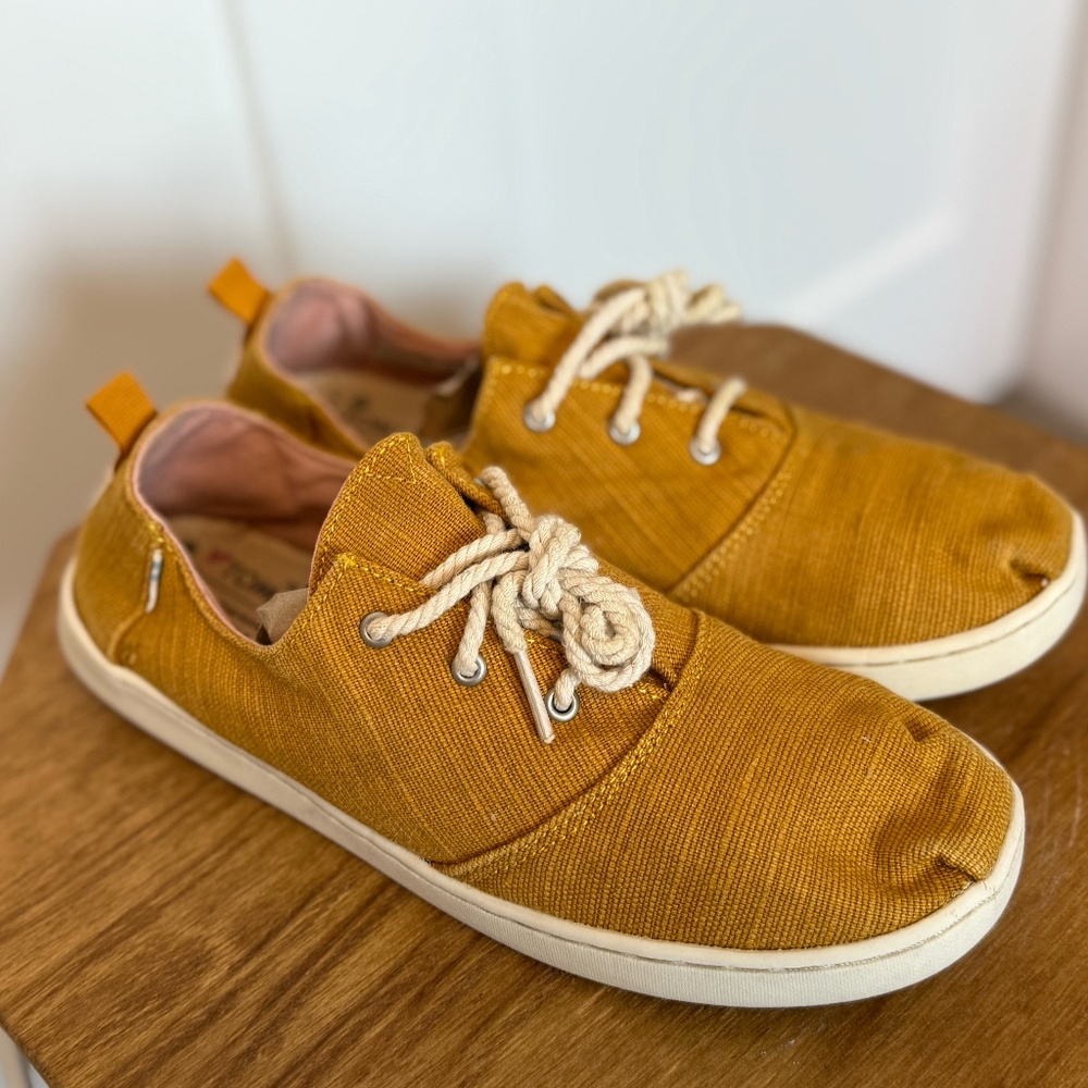 Toms Youth Size 5 (Two Pairs)